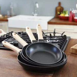 Staub Bratpfanne Aus Gusseisen Mit Holzgriff 19,4 Cm / 26 Cm 18
